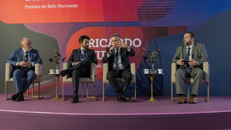 O prefeito Álvaro Damião participou do evento Eloos: Cidades & Infraestrutura nesta segunda-feira (23), na cidade de Belo Horizonte