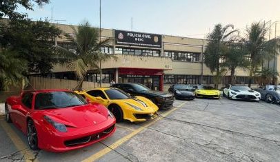 Polícia apreende 14 carros de luxo, de Ferrari a Mustang, em SP
