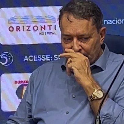 Pedrinho chora durante fala de Artur Jorge em apresentação no Cruzeiro