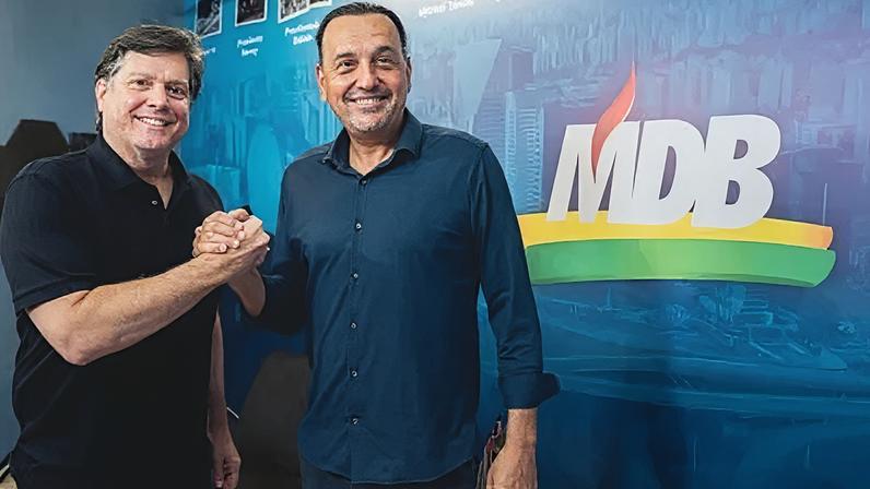 O vice-governador de São Paulo, Felício Ramuth (à direita) ao lado do presidente do MDB, Baleia Rossi (à esquerda)