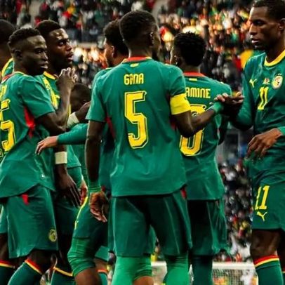 Mano Menezes estreia com derrota em penúltimo teste antes da Copa