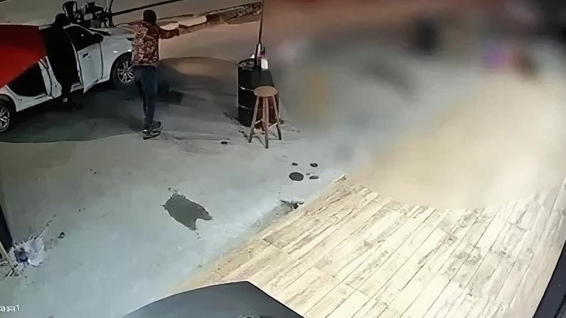 Homem foi morto em frente ao bar do qual era proprietário