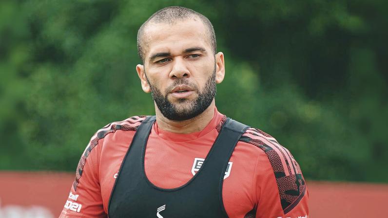 São Paulo tem prazo para quitar dívida com Daniel Alves
