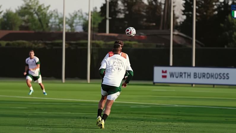 A Itália começa os trabalhos antes da repescagem decisiva das eliminatórias da Copa do Mundo contra a Irlanda do Norte.