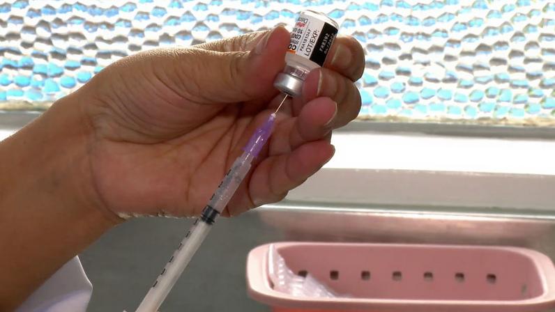 Surgimento de novas variantes reforça a importância das campanhas de vacinação