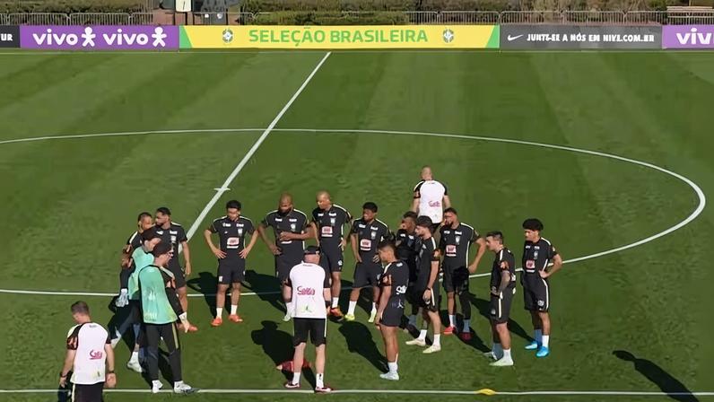 Seleção faz primeiro treino com ausências antes de enfrentar a França