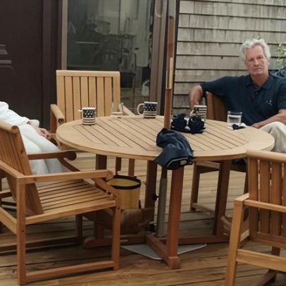 Documentos de Epstein mostram primeira foto do milionário com Mandelson e Andrew