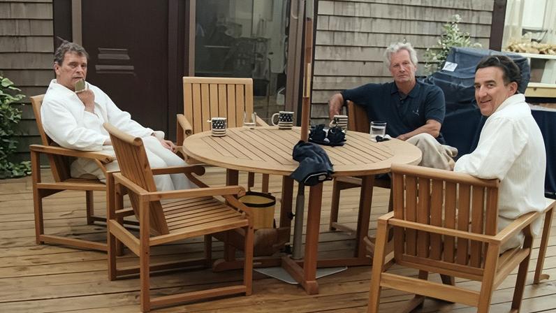 Documentos de Epstein mostram primeira foto do milionário com Mandelson e Andrew