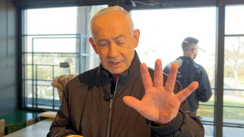 Israeli PM Netanyahu at a cafe in Jerusalem