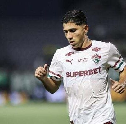 Savarino retorna ao Fluminense e não se apresenta à seleção venezuelana