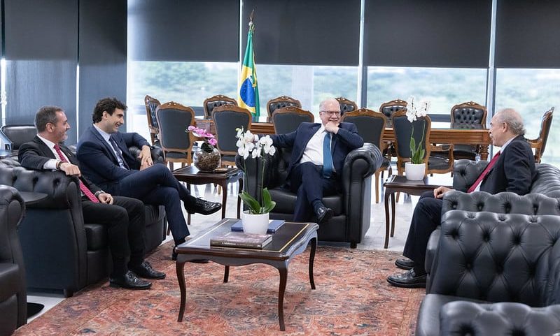 Eles conversaram sobre combate à lavagem de dinheiro e o estrangulamento financeiro de organizações