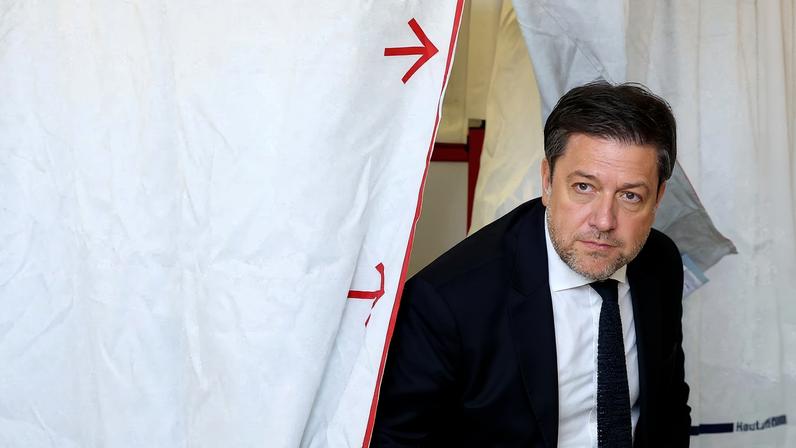 Candidato de esquerda e do RN empatam no 1º turno em Marseille, aponta pesquisa