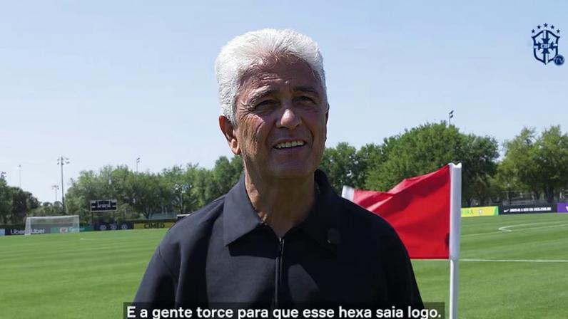 Bebeto visita treino da Seleção e diz: está na hora do hexa