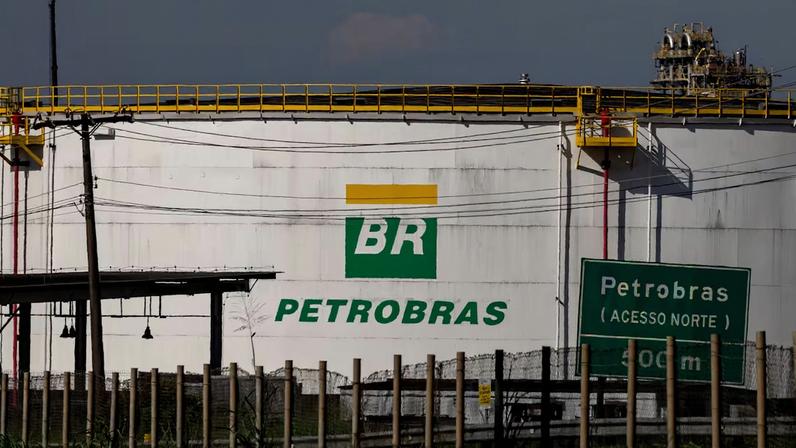 Avanço do Brent com impasse no Estreito de Ormuz impulsiona Petrobras, enquanto falas de Donald Trump sustentam alta em NY
