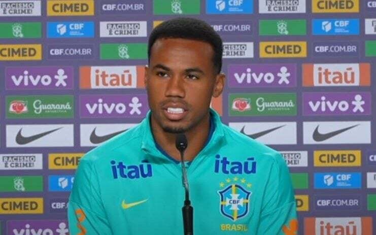 Gabriel Magalhães foi cortado após sentir dores no joelho direito