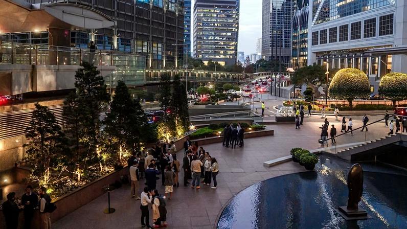 Recuperação de Hong Kong se reflete na onda de novos family offices, que aumentaram em 25%, chegando a 3.384 no final do ano passado, em comparação com 2023 (Foto: Lam Yik/Bloomberg)