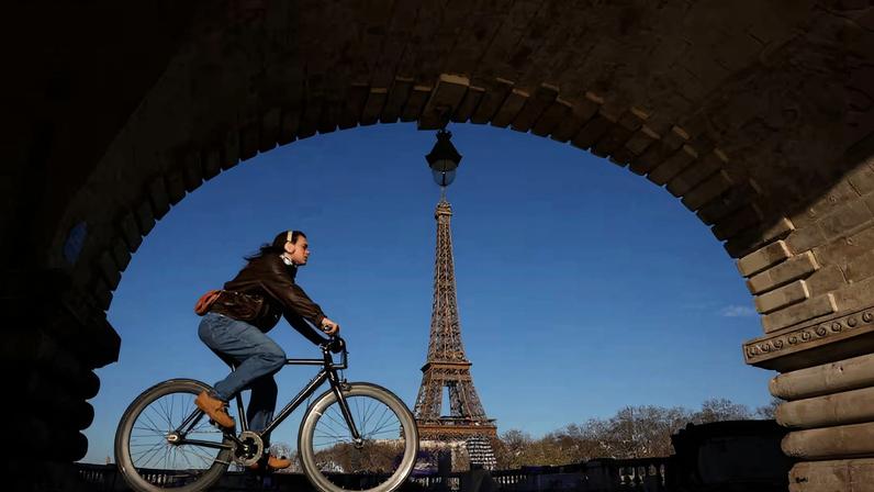 A cyclist on the Pont de Bir-Hakeim bridge in Paris