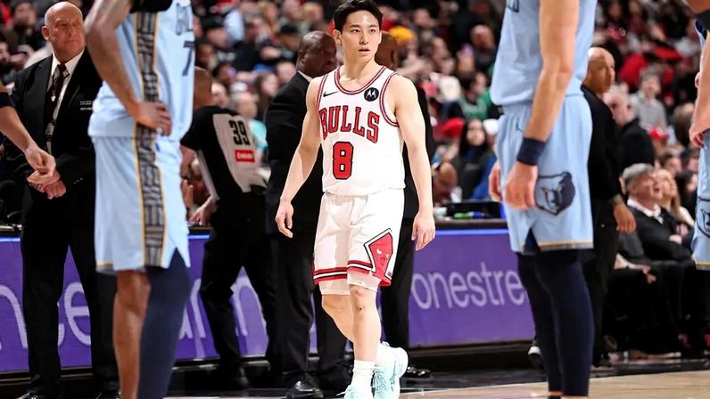 Yuki Kawamura jogando pelo Chicago Bulls na NBA (Foto: JEFF HAYNES / NBAE / Getty Images / Getty Images via AFP)
