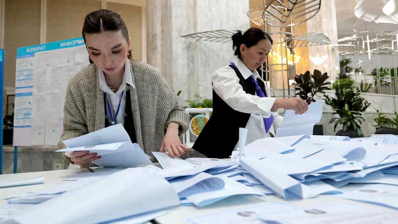 Cazaquistão aprova nova constituição com 87,15% de votos a favor