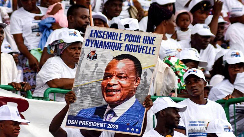Sassou favorito em eleição na República do Congo, com preocupações de direitos