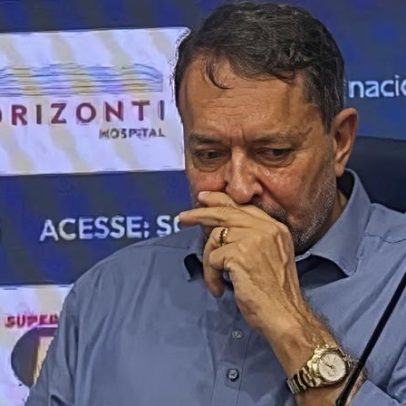 Dono do Cruzeiro chora durante fala de Artur Jorge em apresentação