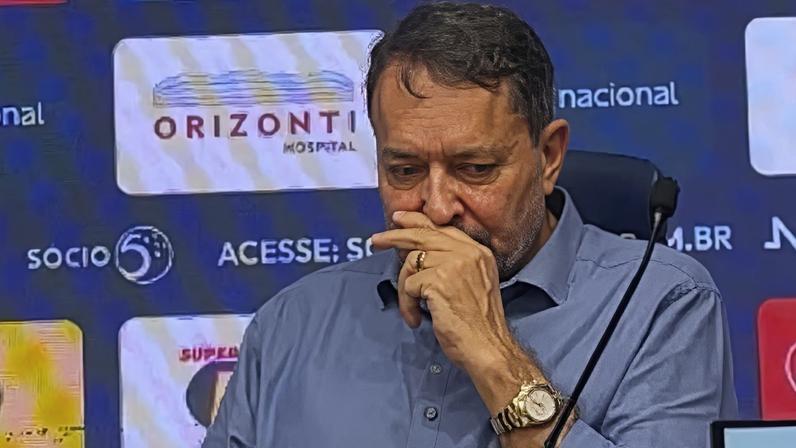 Dono do Cruzeiro chora durante fala de Artur Jorge em apresentação