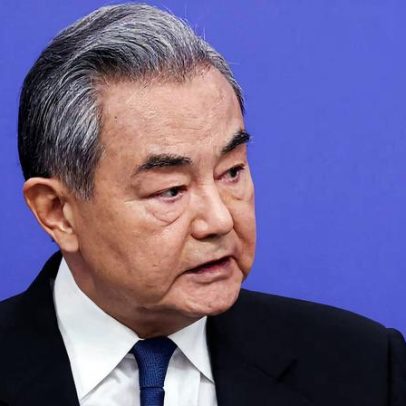 Ministro das Relações Exteriores da China pede cessar-fogo na região do Golfo