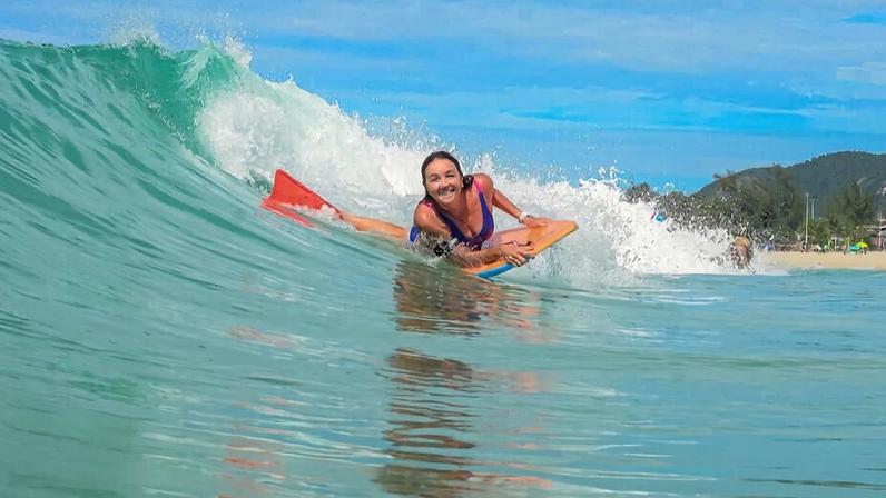 Surfista Isabela Nogueira morre aos 56 anos