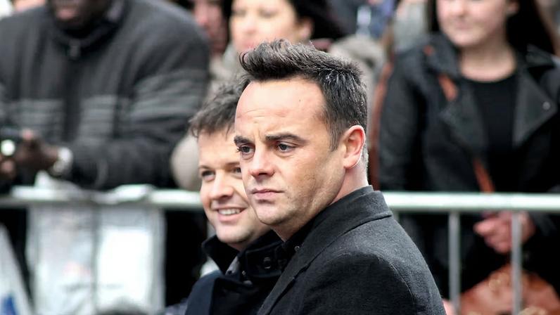 Ant e Dec movem ação por lucro não autorizado de £250 mil com Banksy