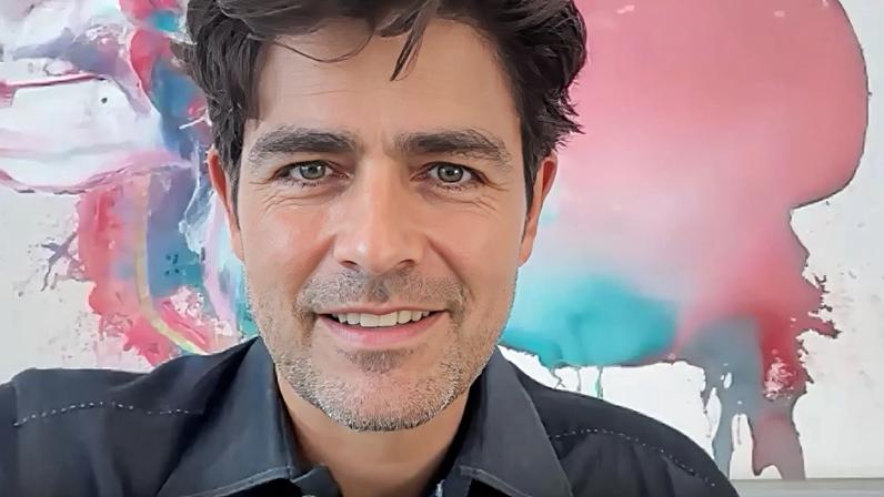 Adrian Grenier voltaria a atuar em tempo integral, sob uma condição