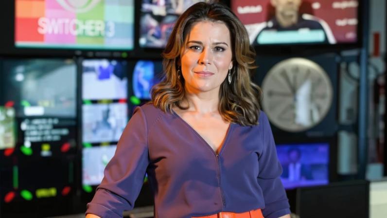 A jornalista Adriana Araújo, atual âncora do Jornal da Band