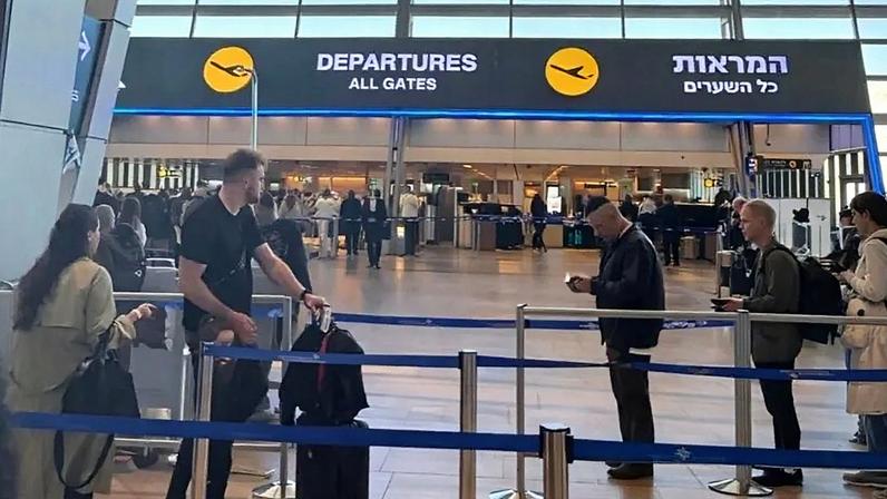 Na imagem, passageiros no aeroporto Ben Gurion, em Tel Aviv