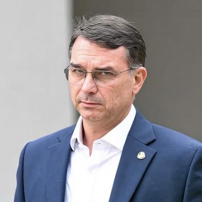 Flávio Bolsonaro faz cirurgia em Brasília