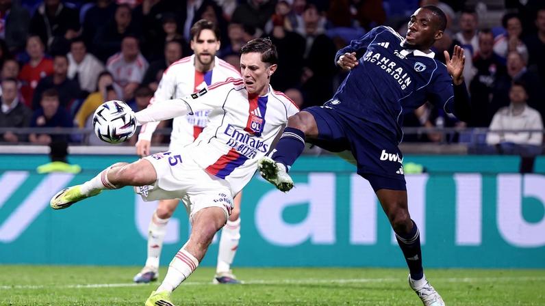 Lyon e Paris FC empataram pelo Campeonato Francês — Foto: Alex MARTIN / AFP
