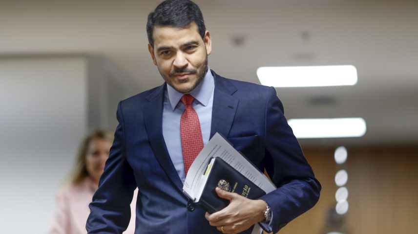Foto de arquivo: o advogado-geral da União, Jorge Messias, faz pronunciamento à imprensa em Brasília em 01/07/2025 — Foto: WILTON JUNIOR/ESTADÃO CONTEÚDO