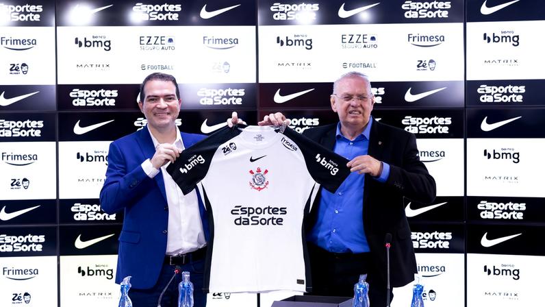 Corinthians registra mais saídas que chegadas e aporte de R$ 1,8 milhão