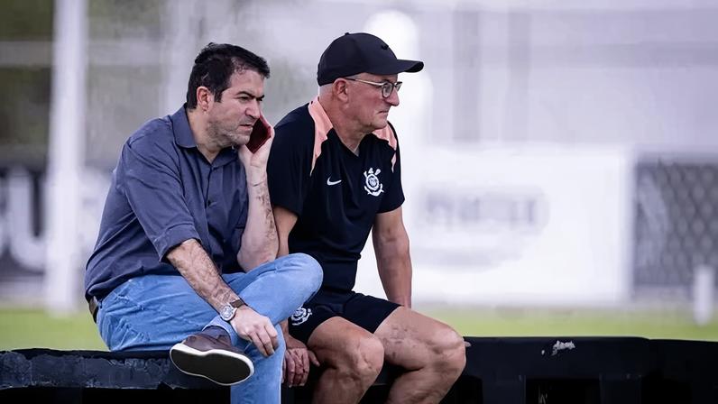 Marcelo Paz e Dorival Júnior no CT do Corinthians