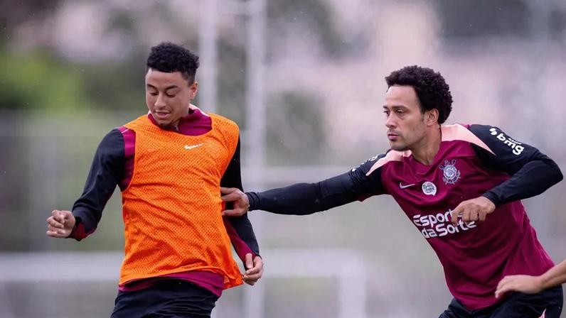 Jesse Lingard já trabalhou com bola no Corinthians (Foto: Divulgação/Corinthians)