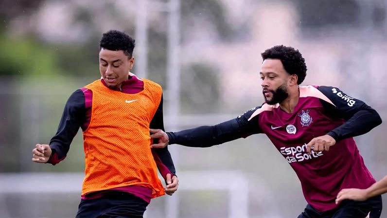 Jesse Lingard e Memphis Depay (Foto: Rodrigo Coca/Agência Corinthians)