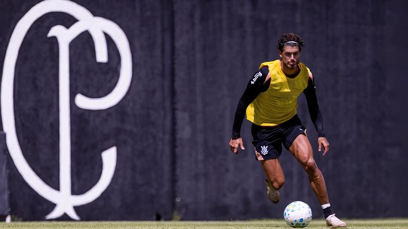 Pedro Raul, do Corinthians, durante atividade no CT Joaquim Grava — Foto: Rodrigo Coca/Agência Corinthians