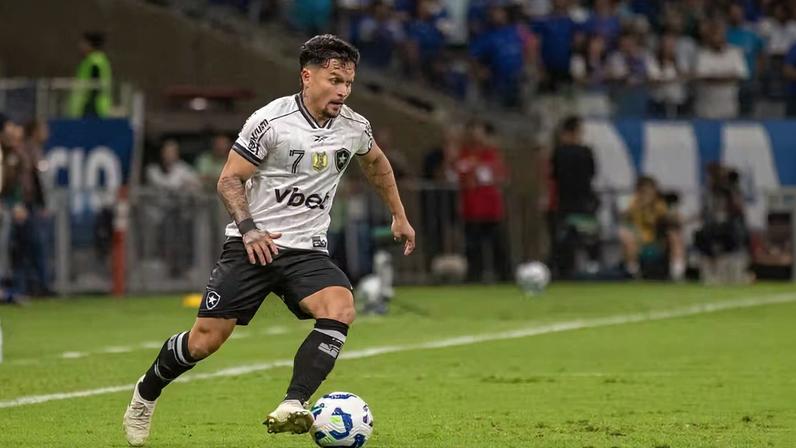 Artur em Cruzeiro x Botafogo — Foto: Fernando Moreno/AGIF