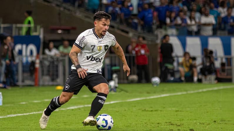 Artur em Cruzeiro x Botafogo — Foto: Fernando Moreno/AGIF