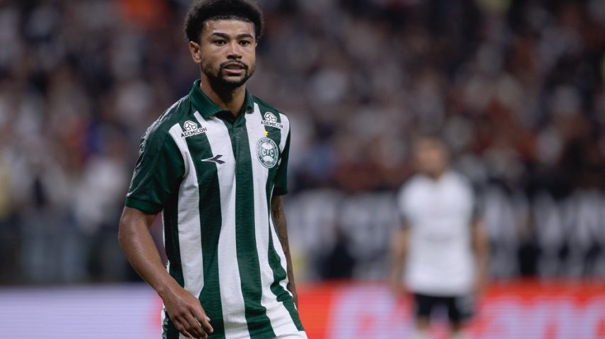 Lucas Ronier participou de quatro dos nove gols do Coxa neste Brasileirão — Foto: Ettore Chiereguini/AGIF