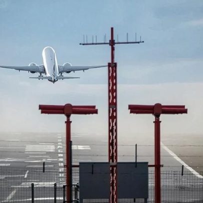 Companhias aéreas globais elevam tarifas e cortam rotas por alta de combustível