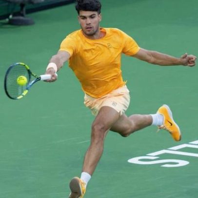 Alcaraz derrota Dimitrov e mantém invencibilidade na temporada