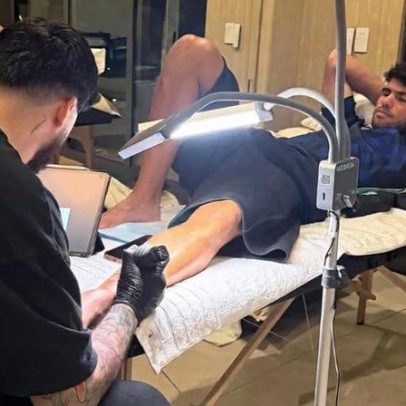 Alcaraz tatua canguru na perna e amplia sua coleção