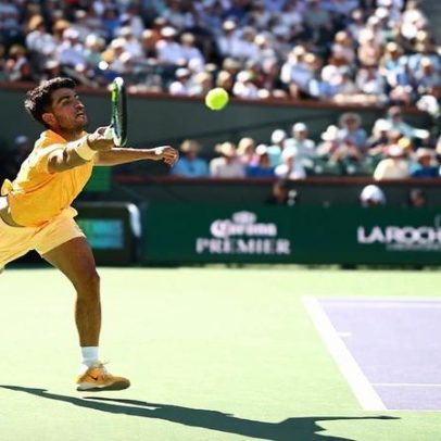 Sinner enfrenta Zverev e Alcaraz duelam com Medvedev nas semifinais