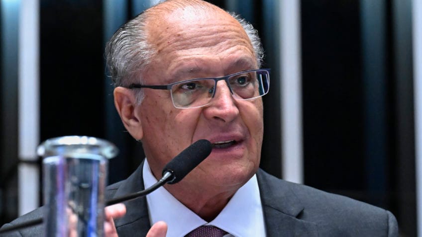Na imagem, o vice-presidente da República e ministro de Estado do Desenvolvimento, Indústria, Comércio e Serviços, Geraldo Alckmin, durante pronunciamento no plenário do Senado
