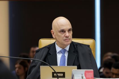 Moraes concede prisão domiciliar a Bolsonaro