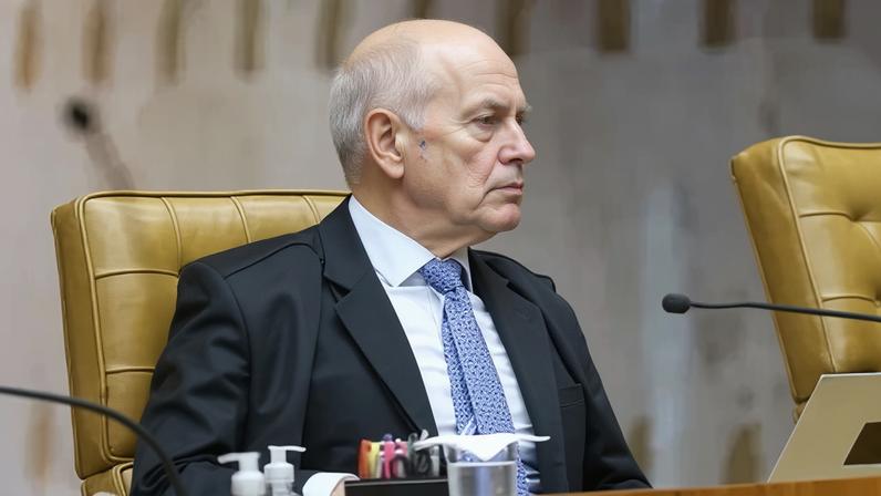 Ministro Alexandre de Moraes na sessão plenária do STF